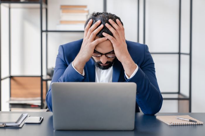 Saber tomar decisões difíceis é uma das maiores dificuldades que gestores e empresários possuem na hora de comandar uma empresa.