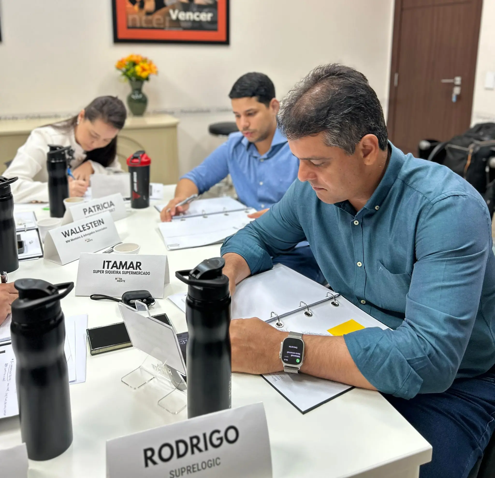 Empresários em reunião estratégica