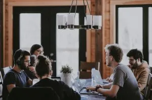 Como um ambiente de trabalho ruim pode afetar a sua produtividade?
