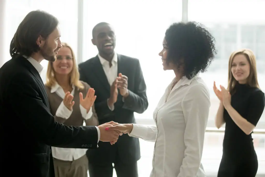 Melhorar a produtividade é o objetivo constante de muitas empresas, mas, para isso, é essencial investir na motivação no trabalho. Saiba como nesta matéria.