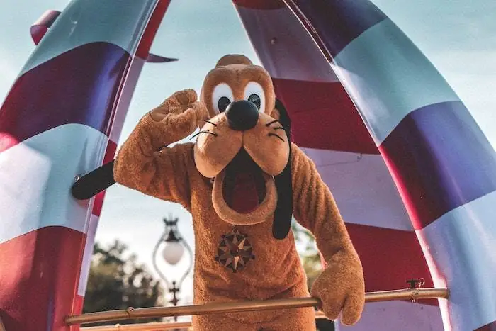 Para encantar seus clientes a Disney utiliza 5 pilares: segurança, cortesia, inclusão, show e eficiência